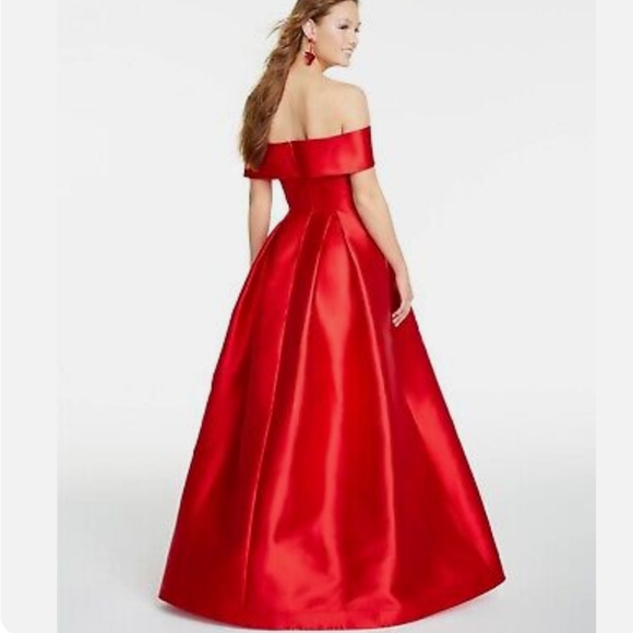 Dress - Picture 2 of 6